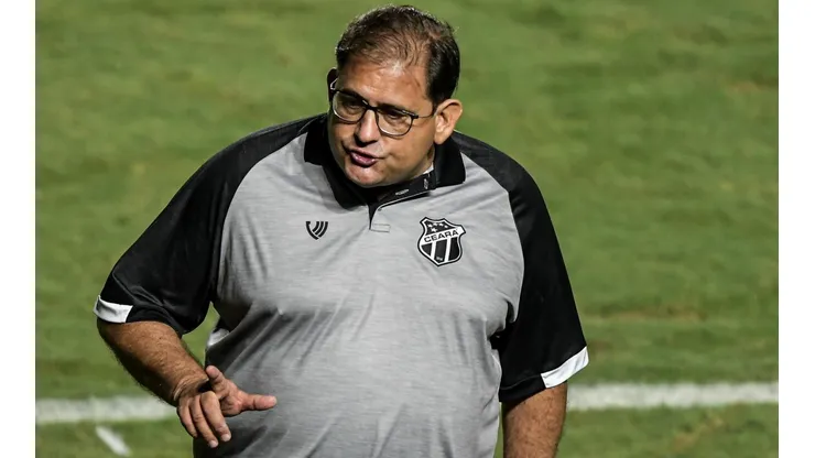 Guto Ferreira, ex-treinador do Ceará (Foto: Thiago Ribeiro/AGIF)
