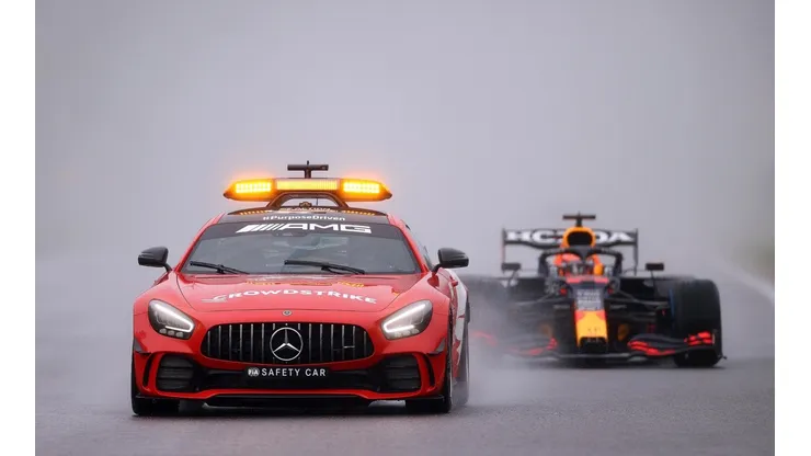 Voltas dadas no GP da Bélgica foram dadas com o carro de segurança na pista (Foto: Getty Images)