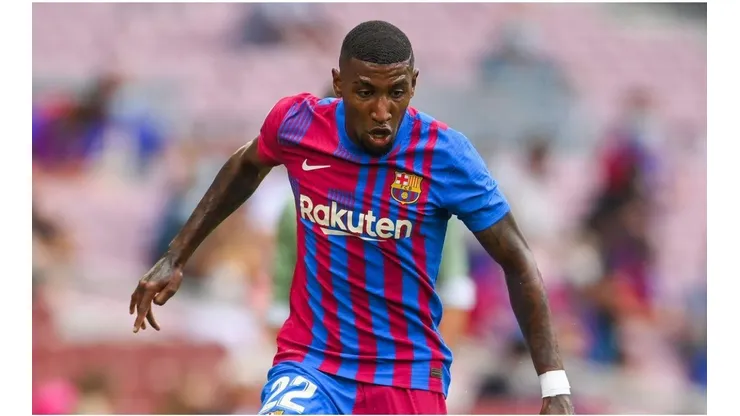 Emerson Royal com a camisa do Barcelona na atual temporada de La Liga (Getty Images)