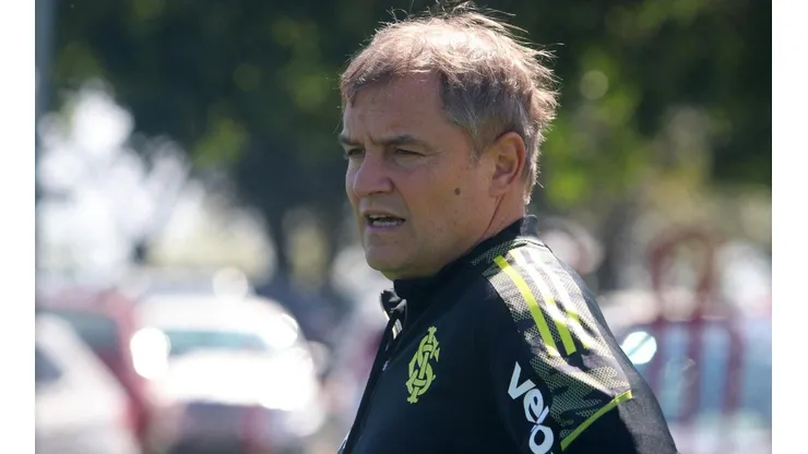 Aguirre: não quer perder jogadores importantes (Foto: Ricardo Duarte/Internacional/Divulgação)