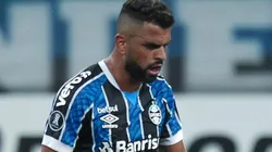 Maicon: expulso diante do Corinthians (Foto: Fernando Alves/AGIF)