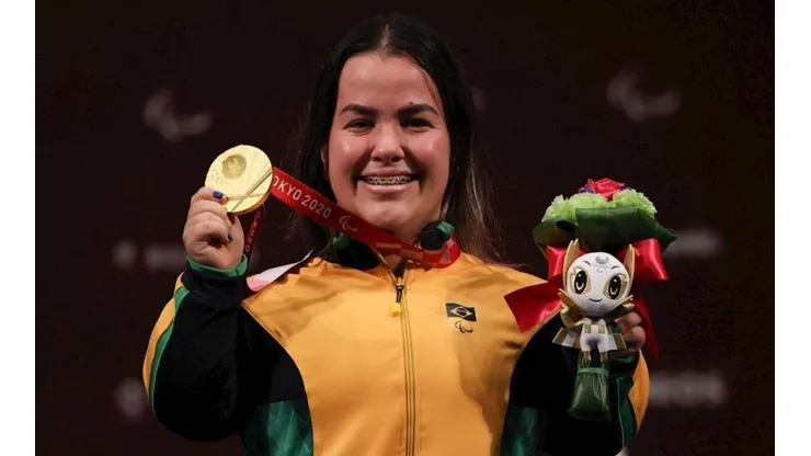 Líder do ranking mundial na sua categoria, Mariana tem nanismo.