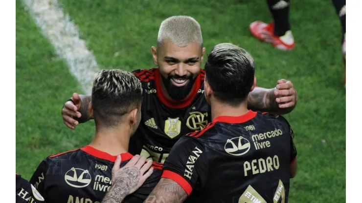 Flamengo vence o Santos por 4 x 0 e chega ao G-4 do Campeonato Brasileiro; confira os melhores momentos de mais uma goleada do Mengão. (Foto: Fernanda Luz/AGIF)