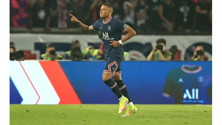 Kylian Mbappé comemora gol pelo PSG (Getty Images)