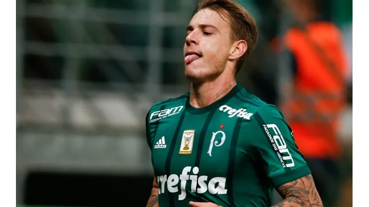 Perto de ser anunciado no Corinthians, Roger Guedes excluiu fotos ligadas ao Palmeiras