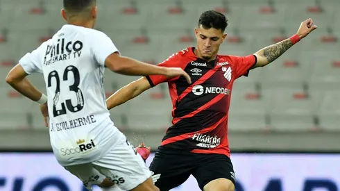 Jader: foi titular pela primeira vez contra o Santos (Foto: Gustavo Oliveira/athletico.com.br/Divulgação)