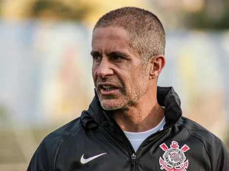 Defensor 'preterido' por Sylvinho deve ser vendido
