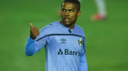 Douglas Costa, atacante do Grêmio (Foto: