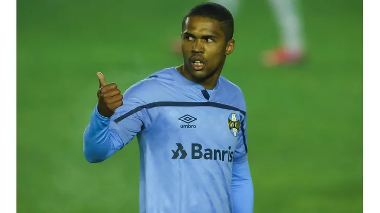 Douglas Costa, atacante do Grêmio (Foto: