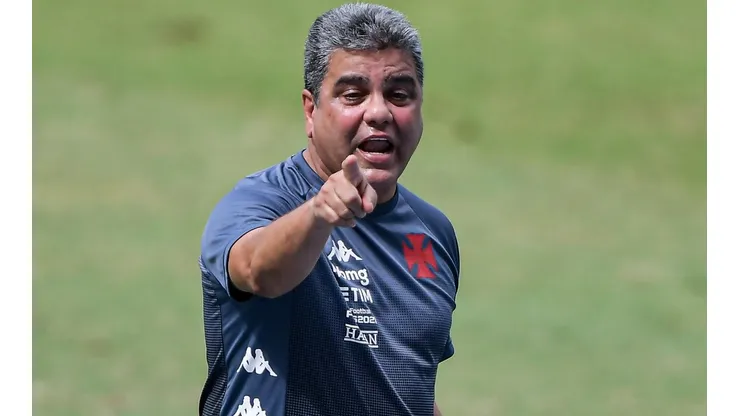 Cabo: pediu a contratação do volante no Vasco (Foto: Thiago Ribeiro/AGIF)