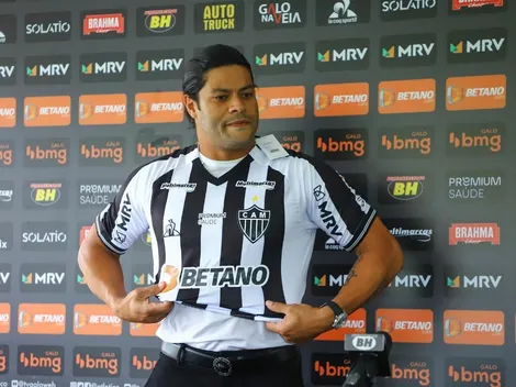 Hulk contesta pênalti marcado para o Fluminense e expõe conversa com árbitro