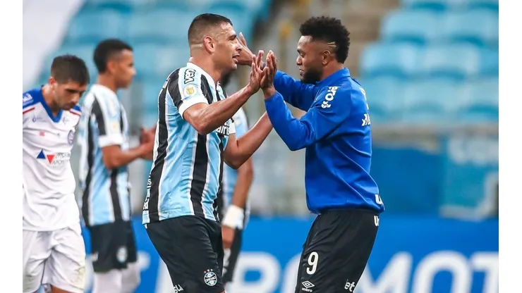 Diego Souza e Borja: dupla balançou as redes no final de semana (Foto: Lucas Uebel/Grêmio/Divulgação)
