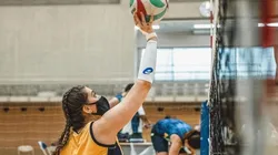 Na foto, Luiza Fiorese, durante treino da Seleção brasileira de vôlei sentado. (Foto: Reprodução Instagram)