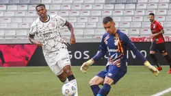 Torcida do Corinthians se irrita com Jô em campo contra o Athletico-PR; veja a reação na internet. (Foto: Gabriel Machado/AGIF)