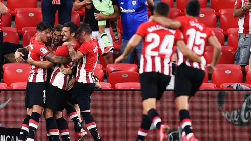 Jogadores do Athletic comemoram gol de Iñigo Martínez contra o Barcelona (Getty Images)