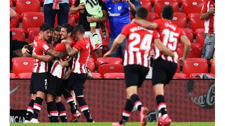 Jogadores do Athletic comemoram gol de Iñigo Martínez contra o Barcelona (Getty Images)