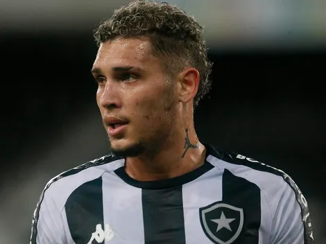 Com renovação emperrada no Bota, Navarro é oferecido para clube da Série A; Anderlecht está no páreo