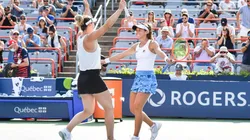 Luisa Stefani e Gabriela Dabrowski vencem campeãs olímpicas e chegam a teceira final consecutiva (Foto: Getty Images)