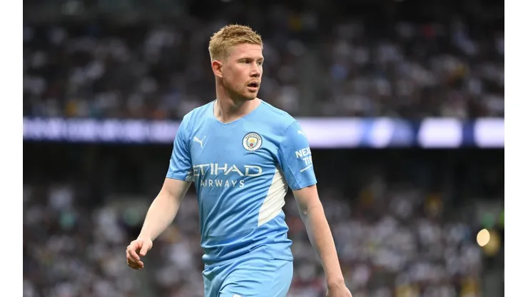 UEFA divulga os finalistas ao prêmio de melhor jogador da Europa; De Bruyne, Jorginho e N'Golo Kanté disputam a premiação. (Foto: