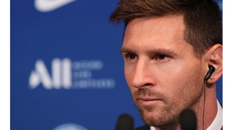 Lionel Messi durante coletiva de apresentação no PSG (Getty Images)
