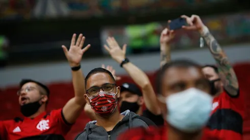 Torcida do Flamengo agita voo rumo a Brasília para assistir no Mané Garrincha o confronto contra o Olimpia; veja vídeo