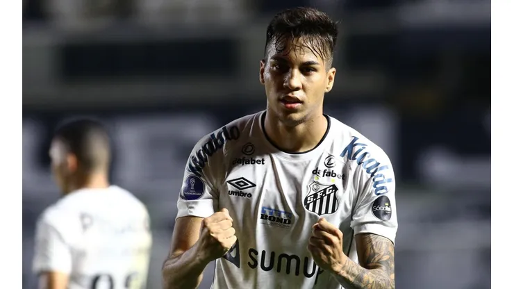 Com o time profissional do Santos marcou 17 gols em 84 jogos | Crédito: Getty Images