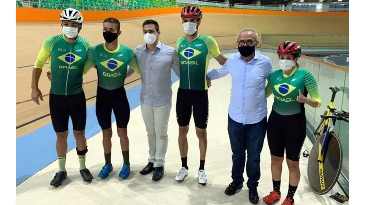 Atletas e integrantes da Confederação Brasileira de Ciclismo receberam o prefeito de João Pessoa no Velódromo do Rio. (Foto: Divulgação Confederação Brasileira de Ciclismo)