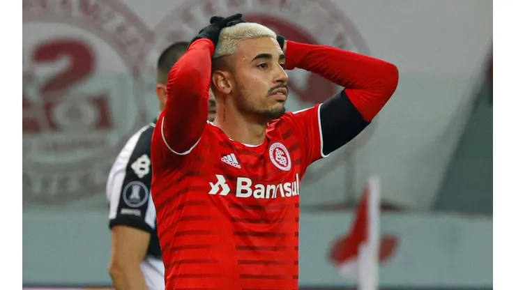 Thiago Galhardo: cortado (Foto: Maxi Franzoi/AGIF)