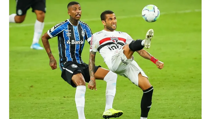 São Paulo e Grêmio, em confronto pelo Brasileirão de 2020 (Foto: Pedro H. Tesch/AGIF)