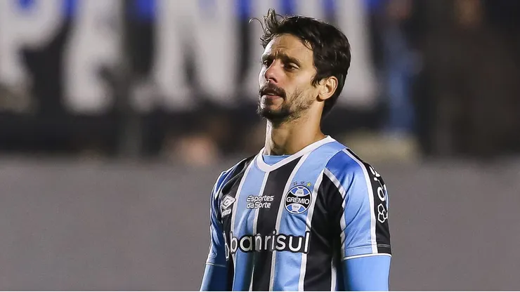 CAXIAS DO SUL, BRAZIL - JULY 4: Rodrigo Caio of Gremio reacts during the match between Gremio and Palmeiras as part of Brasileirao 2024 at Francisco Stedile Stadium on July 4, 2024 in Caxias do Sul, Brazil. (Photo by Pedro H. Tesch/Getty Images)