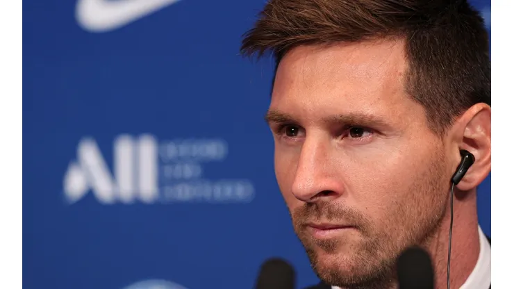 Com camisa "ofendendo" Messi, torcedor do Olympique quebra TVs em protesto à contratação do PSG