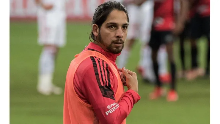 Benítez: não saiu do banco nos últimos 2 jogos (Foto: Robson Mafra/AGIF)