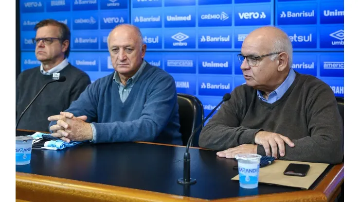Herrmann, Felipão e Romildo: Tricolor vem passando por mudanças no elenco (Foto: Lucas Uebel/Grêmio/Divulgação)