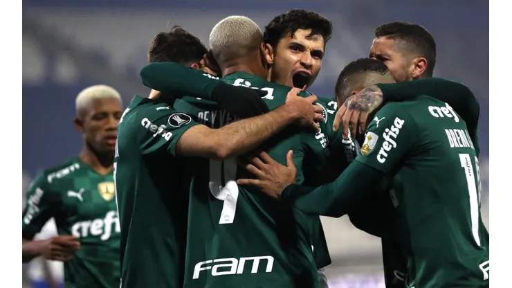 Jogadores do Palmeiras comemoram gol na vitória sobre a Universidad Católica (Foto: Getty Images)