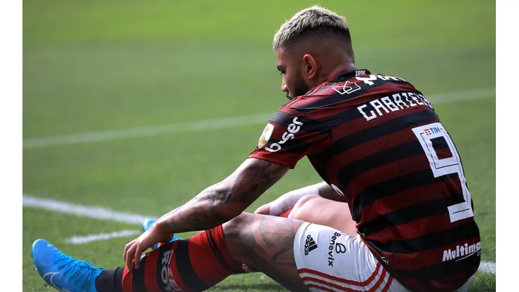 Camisa 9 recebeu cartão vermelho na partida diante do Internacional (Foto: Getty Images)