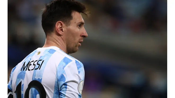 Lionel Messi deve assinar com o PSG por duas temporadas