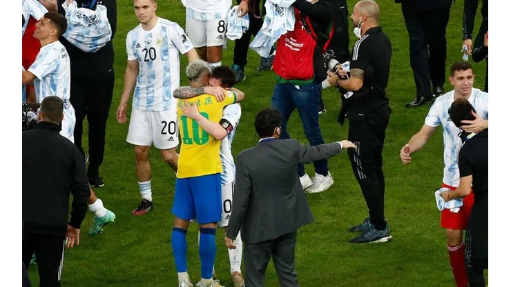 Segundo jornal Marca, Neymar ofereceu a camisa 10 do PSG ao Messi, que recusou; veja quais números o craque argentino poderá vestir se fechar com o clube francês. (Foto: Getty Images)