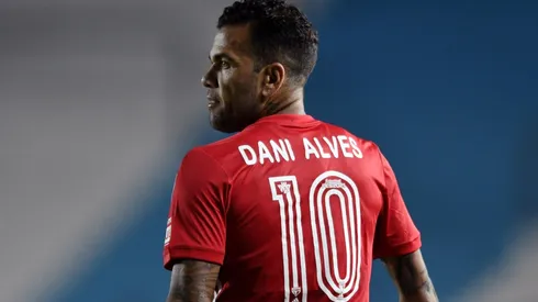 Daniel Alves em campo pelo São Paulo. (Foto: Getty Images)