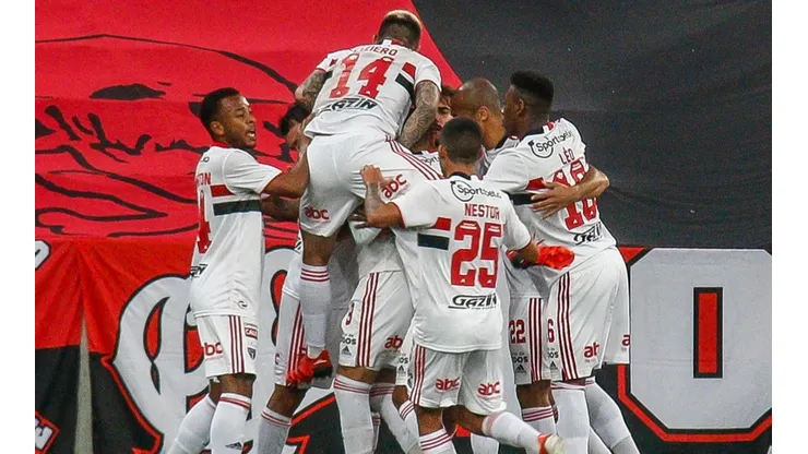 Melhores momentos da vitória do São Paulo por 2 x 1 na Arena da Baixada pelo Campeonato Brasileiro. (Foto: Gabriel Machado/AGIF)