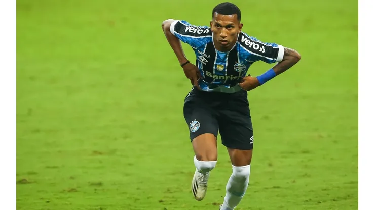 Léo Chú: deixando o Grêmio para jogar na MLS (Foto: Pedro H. Tesch/AGIF)
