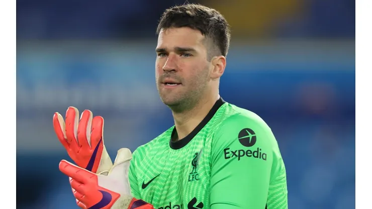 Alisson está de vínculo renovado com o Liverpool (Foto: Getty Images)