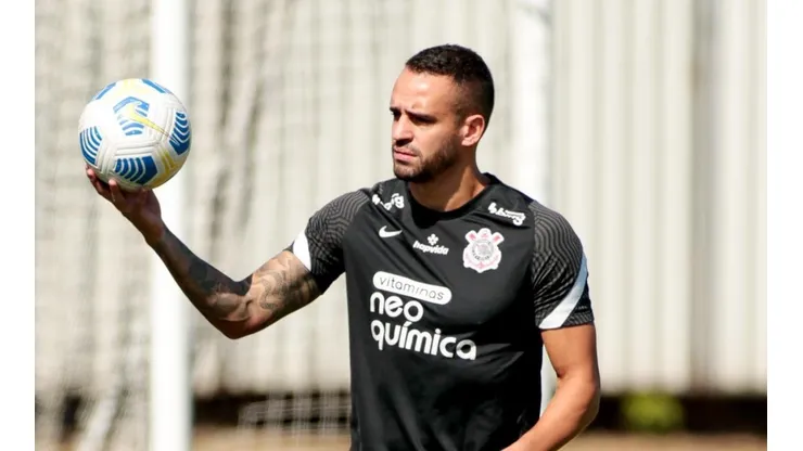 Renato Augusto perto de entrar em campo com o manto Alvinegro – Foto: Rodrigo Coca – Agência Corinthians
