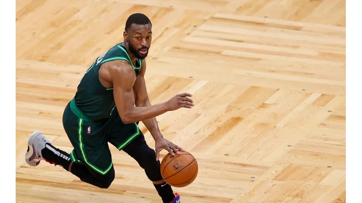 Kemba Walker com a camisa do Boston Celtics (Getty Images)