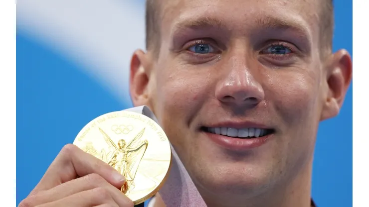 Caeleb Dressel ensinou poker para as mulheres do time americano da natação (Foto: Getty images)