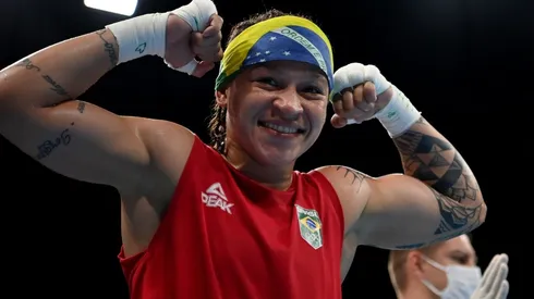 Bia Ferreira, pugilista brasileira que pode fazer história ganhando o primeiro ouro olímpico do boxe feminino brasileiro. (Foto: Getty Images)