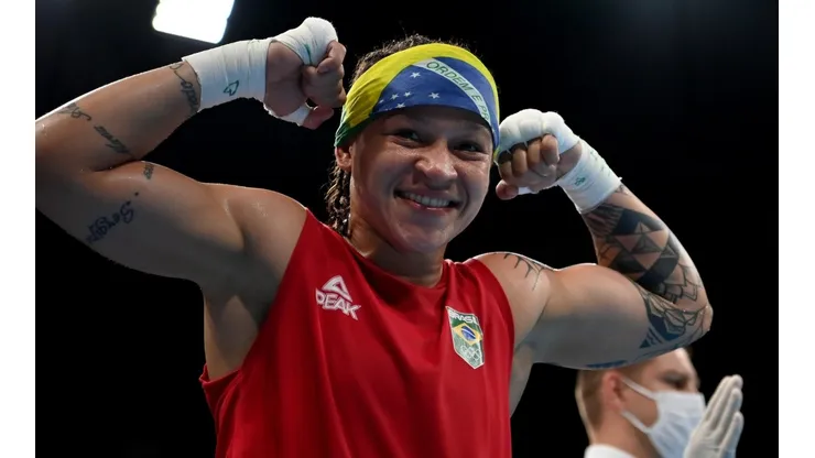 Bia Ferreira, pugilista brasileira que pode fazer história ganhando o primeiro ouro olímpico do boxe feminino brasileiro. (Foto: Getty Images)