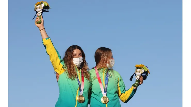 Martine Grael e Kahena Kunze conquistaram o bicampeonato olímpico nesta terça-feira (3) (Foto: Getty Images)