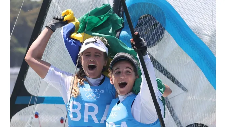 Martine Grael e Kahena Kunze sagraram-se bicampeãs olímpicas em Tóquio (Foto: Getty Images)