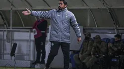 Morínigo: na bronca com o gramado ruim no estádio Augusto Bauer (Foto: Divulgação/Coritiba)