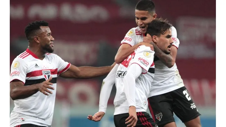 Crias de Cotia em ação pelo Tricolor - Flickr Oficial São Paulo Futebol Clube - autor: Rubens Chiri